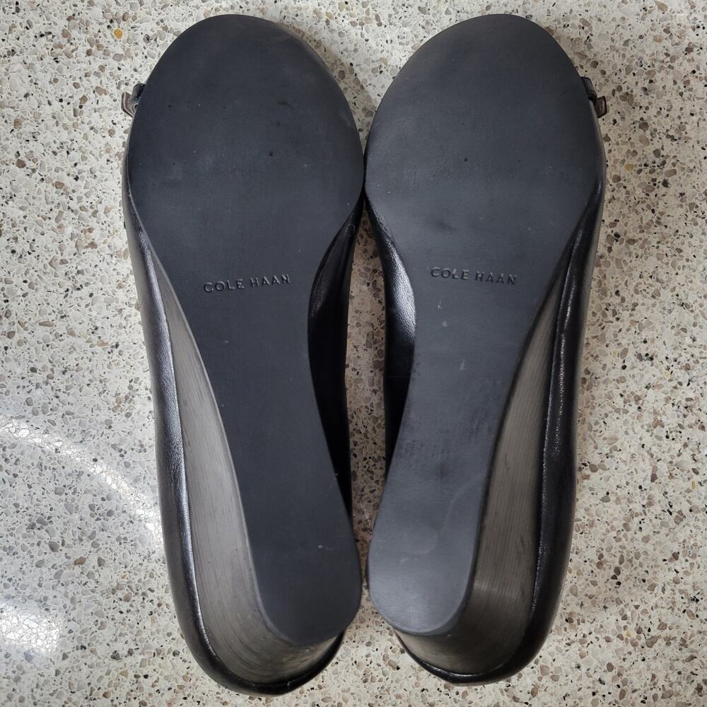 Cole Haan Grand OS Black Leather Closed Round Toe Gold Buckle Wedge Heel✨️9B - Picture 13 of 15